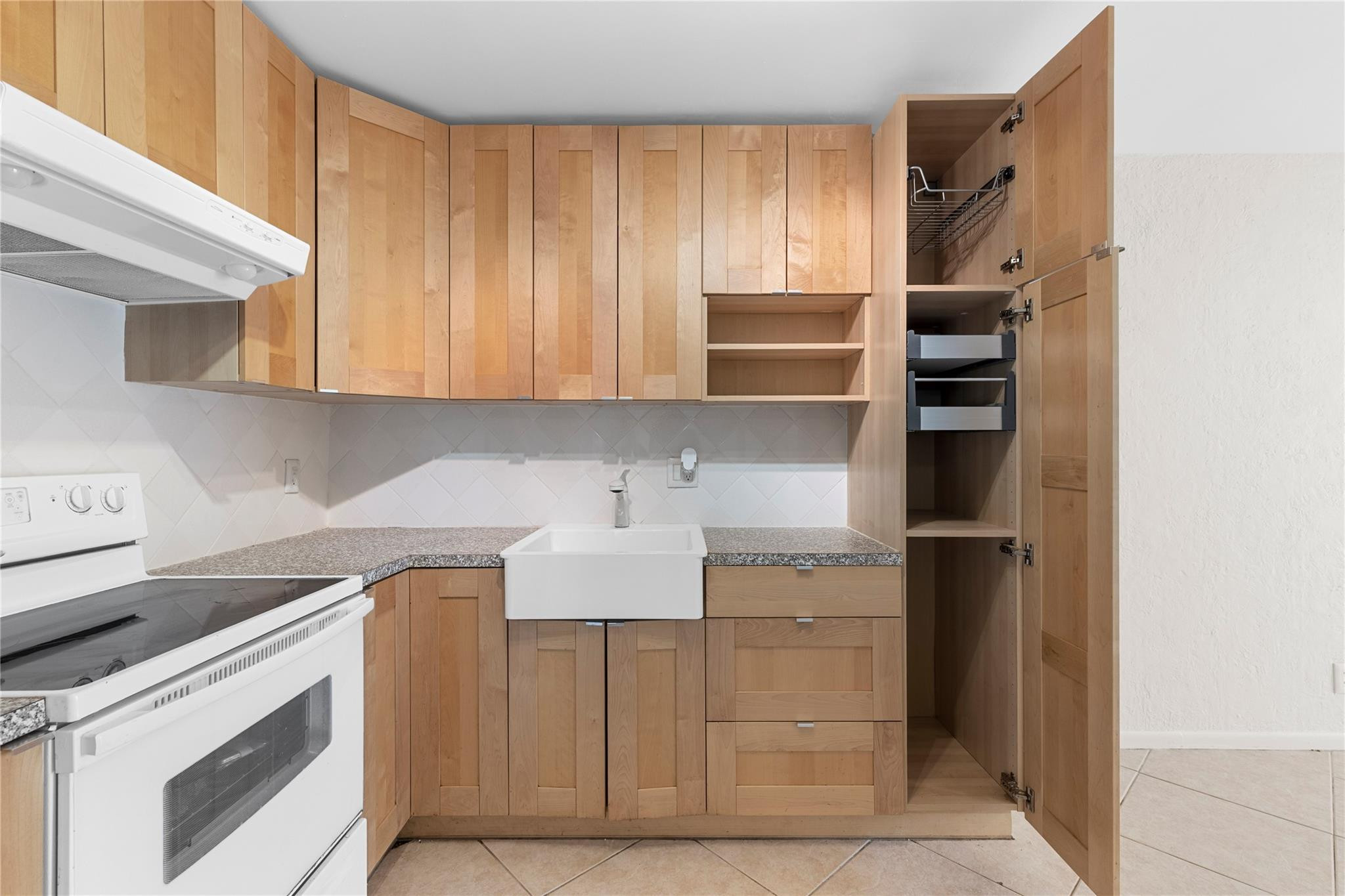 BARCELONA GARDENS CONDO BLDG 100 - Residential Lease