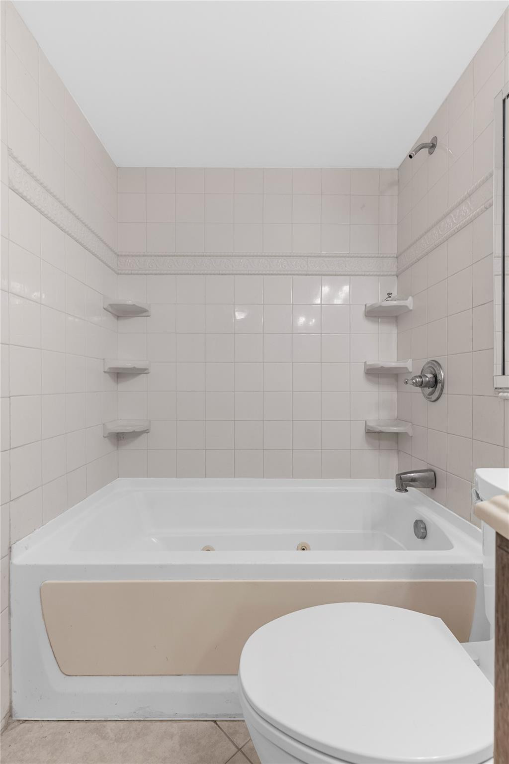 BARCELONA GARDENS CONDO BLDG 100 - Residential Lease