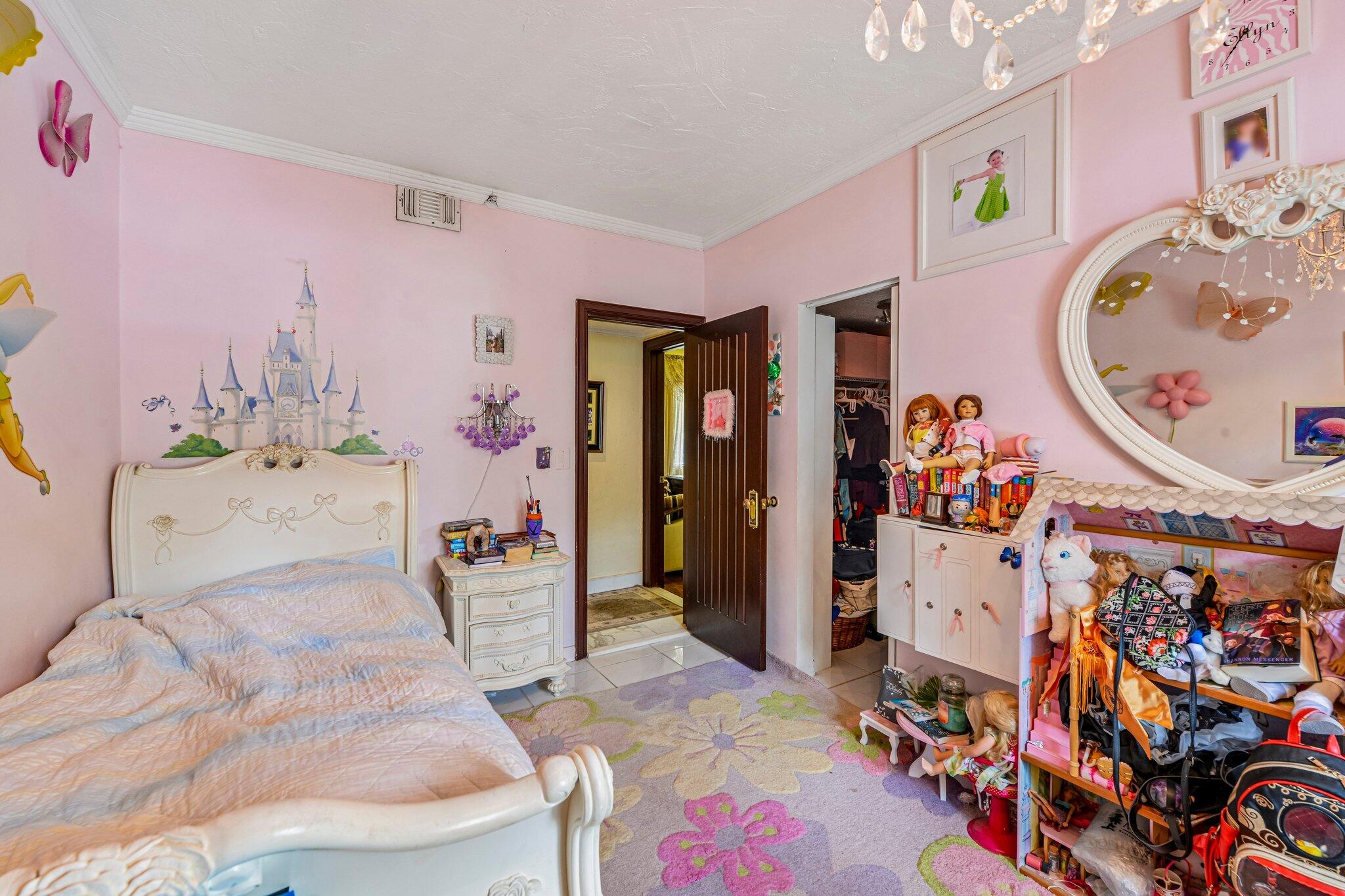 POINCIANA IS YT & RCQ CLUB CONDO - Residential