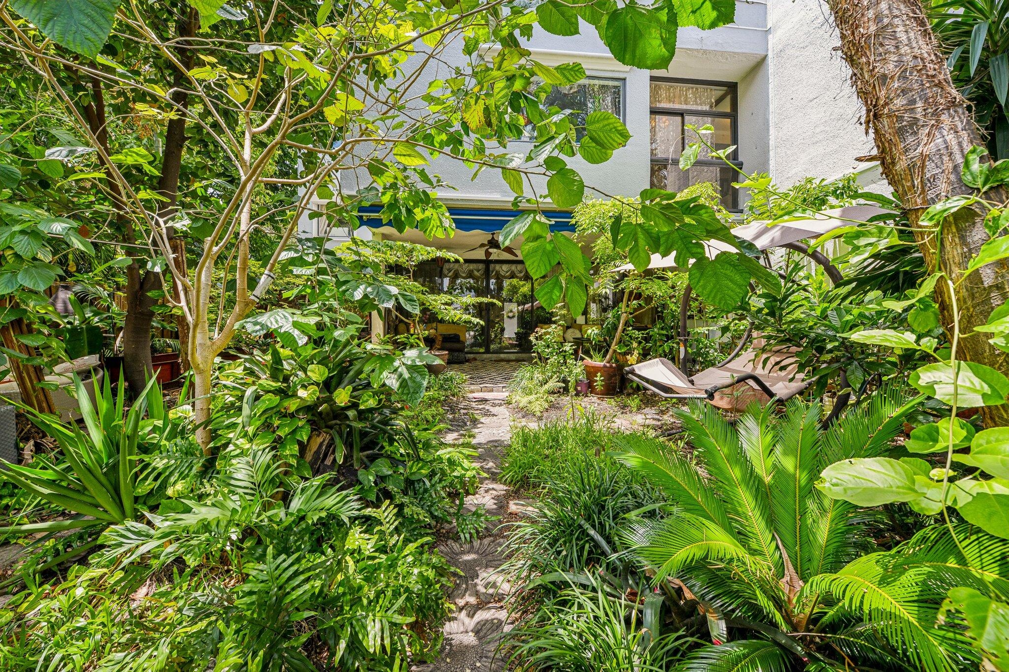 POINCIANA IS YT & RCQ CLUB CONDO - Residential