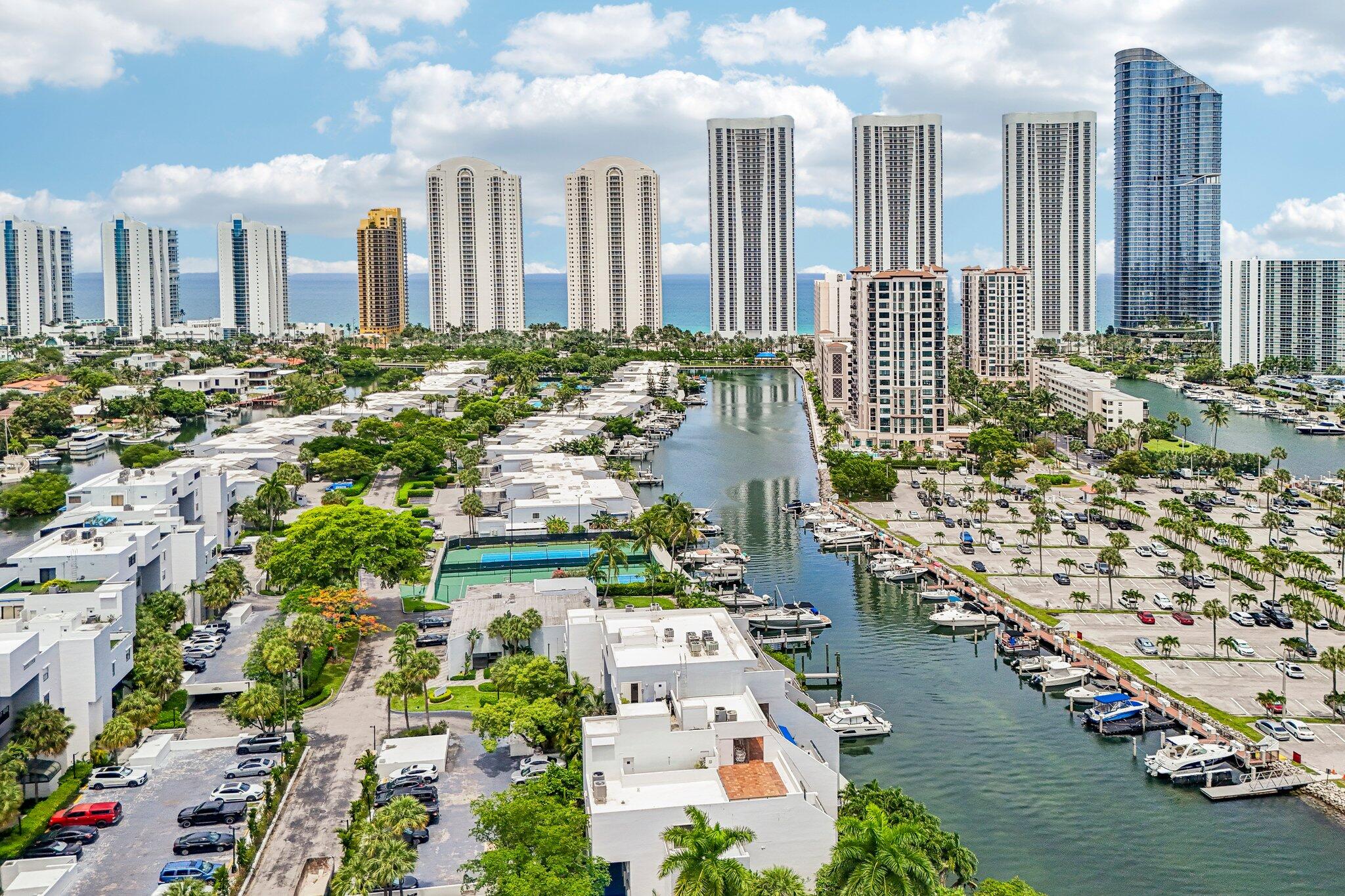 POINCIANA IS YT & RCQ CLUB CONDO - Residential