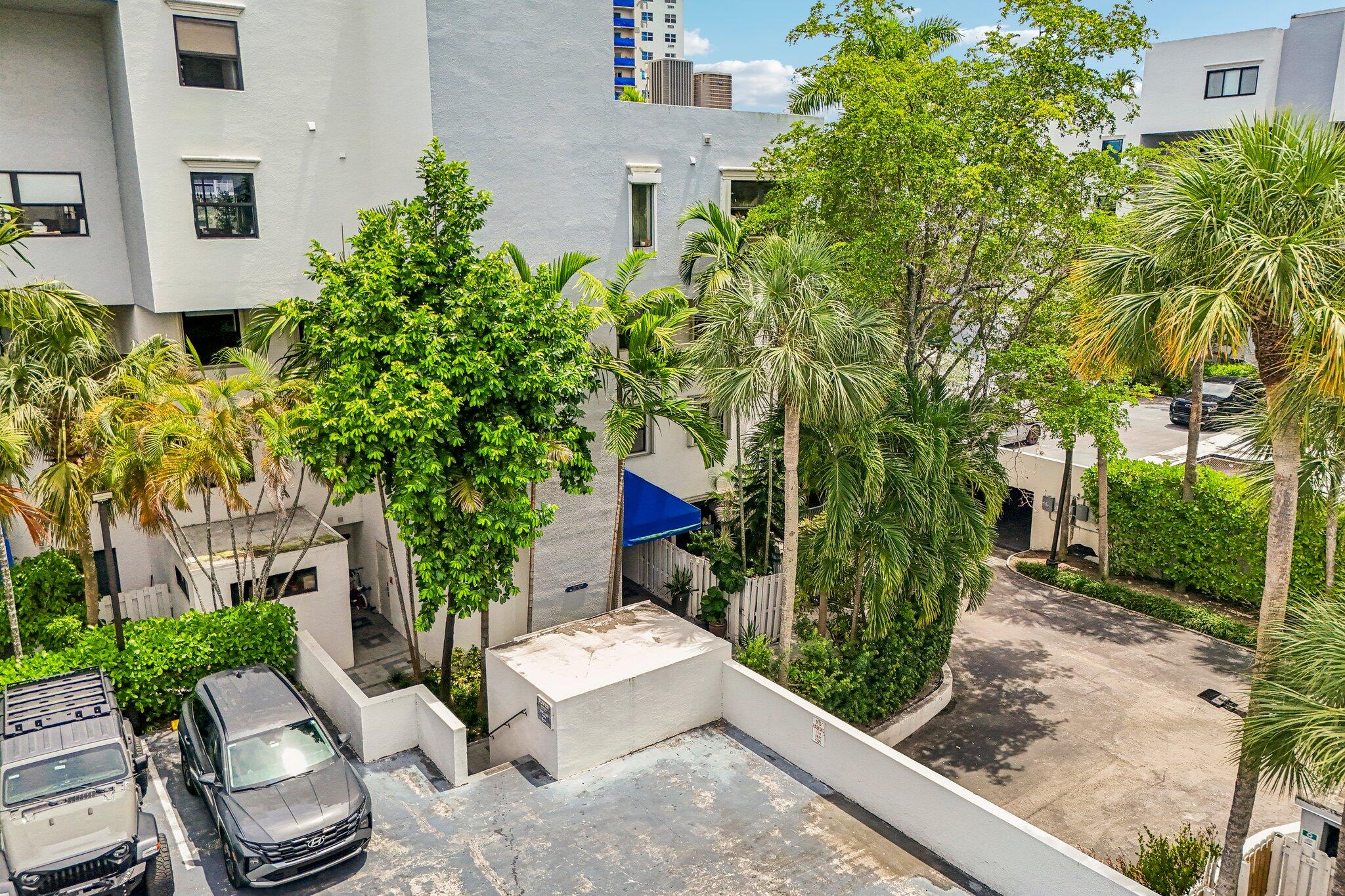 POINCIANA IS YT & RCQ CLUB CONDO - Residential