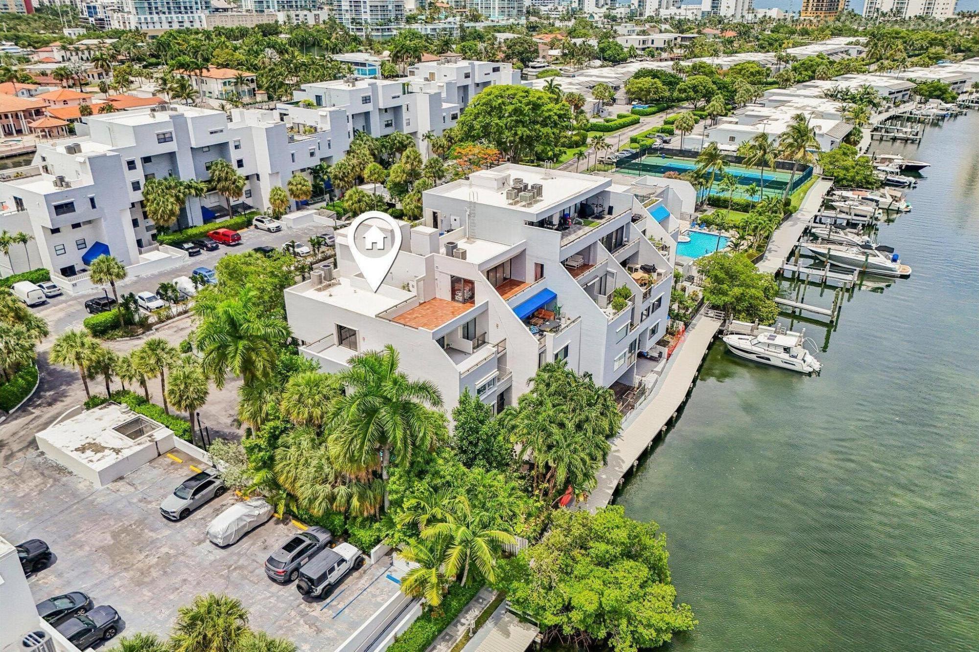 POINCIANA IS YT & RCQ CLUB CONDO - Residential