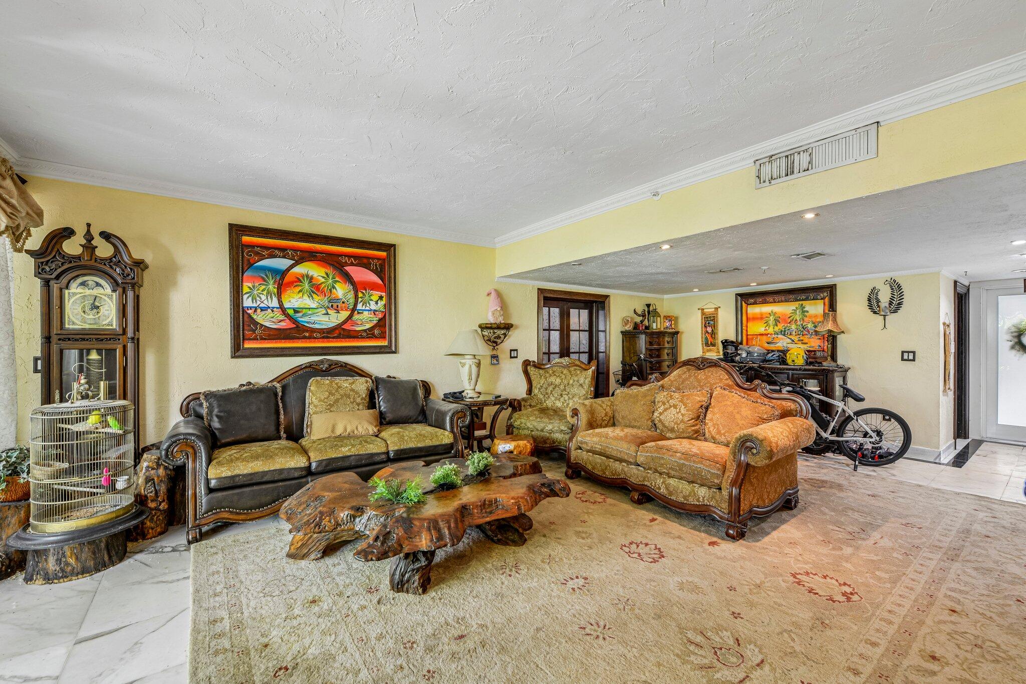 POINCIANA IS YT & RCQ CLUB CONDO - Residential