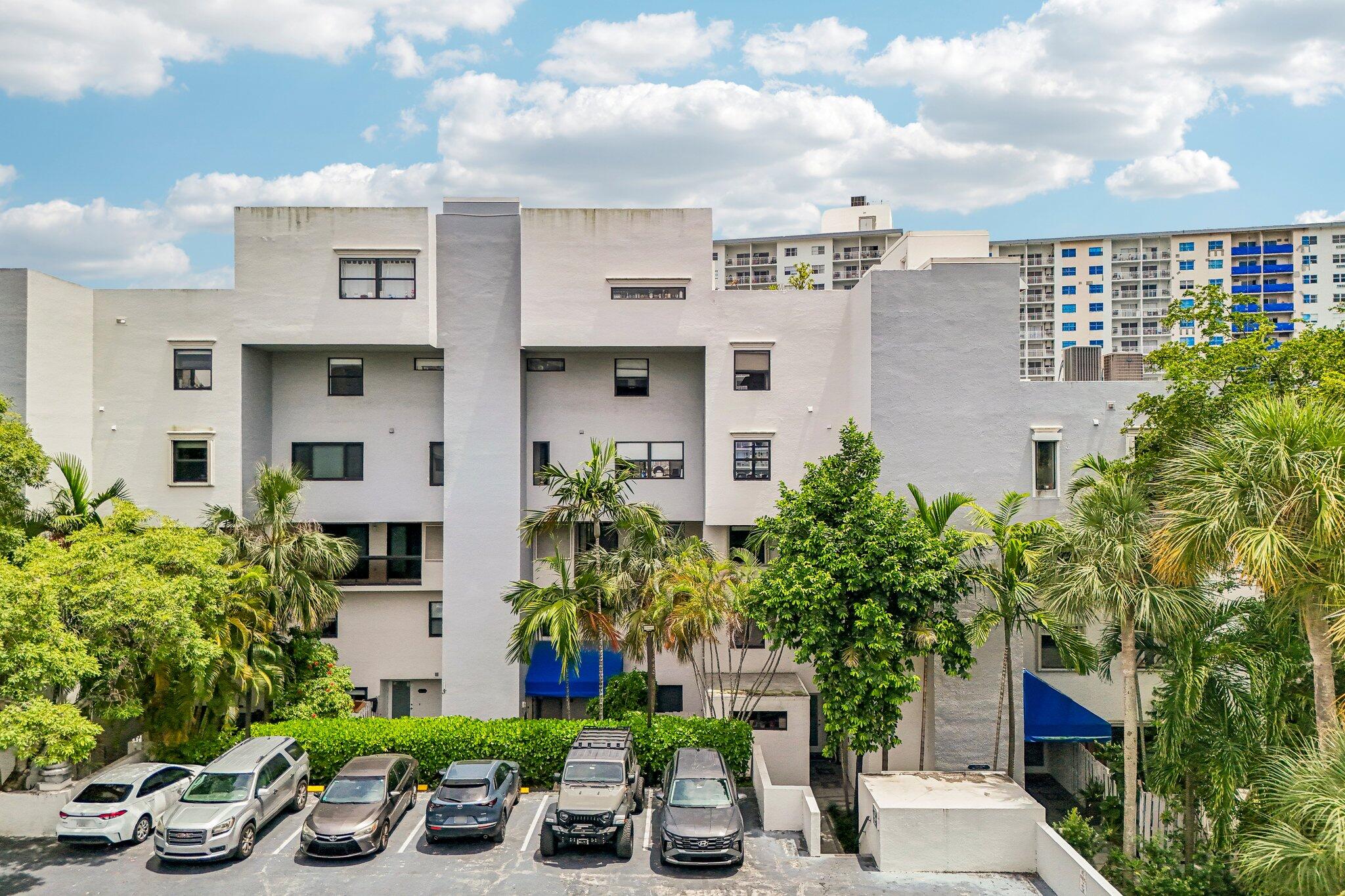 POINCIANA IS YT & RCQ CLUB CONDO - Residential