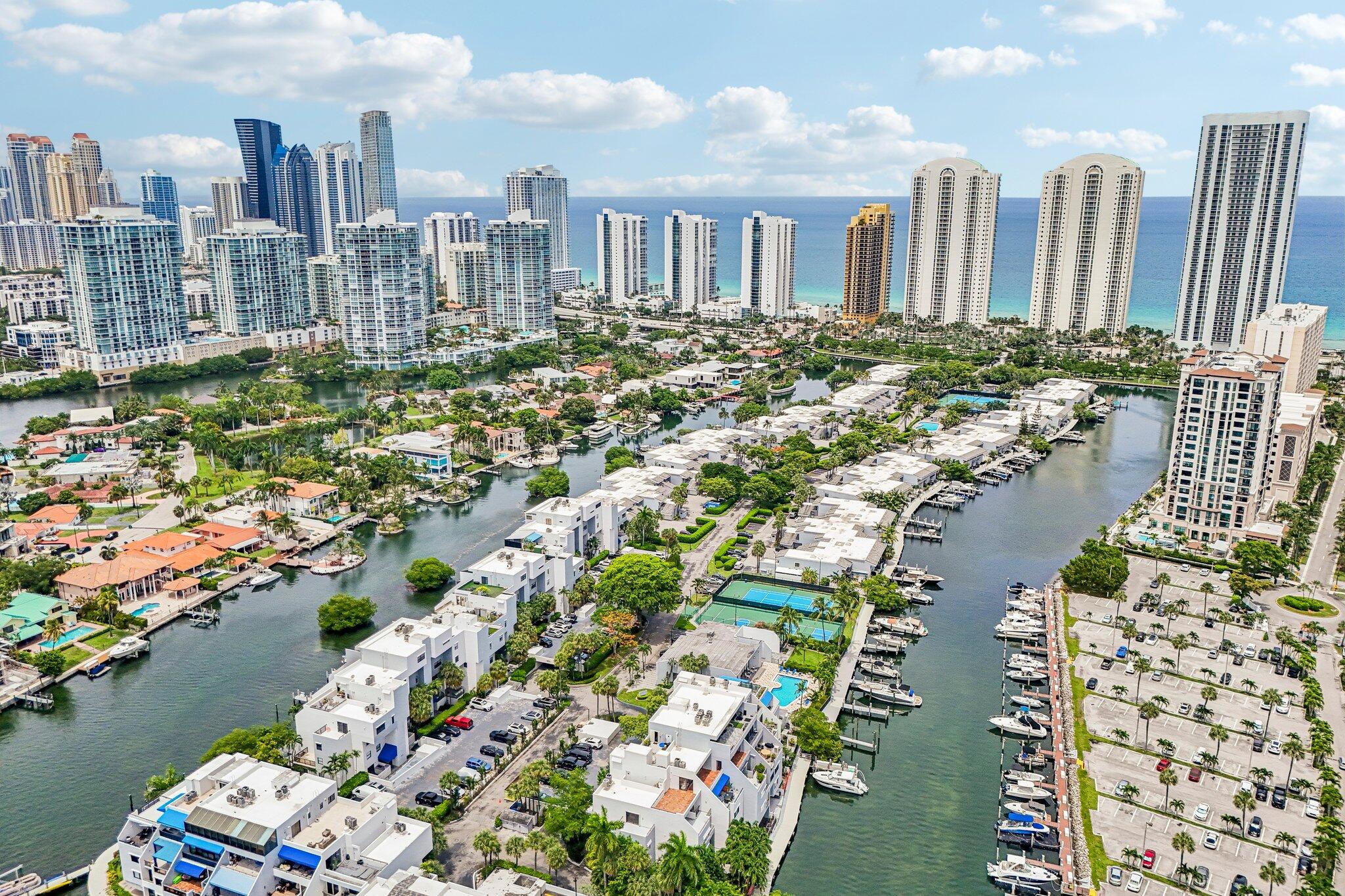 POINCIANA IS YT & RCQ CLUB CONDO - Residential