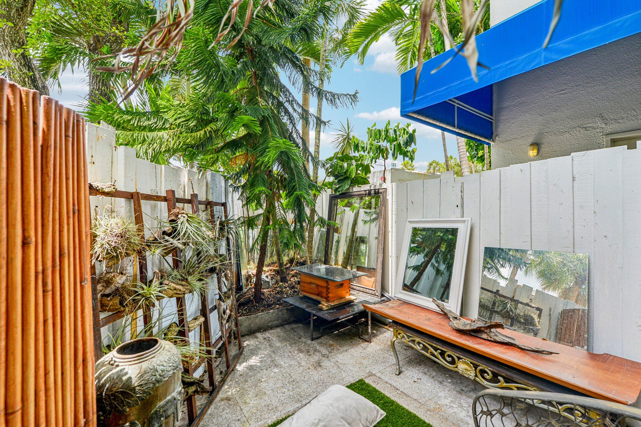 POINCIANA IS YT & RCQ CLUB CONDO - Residential