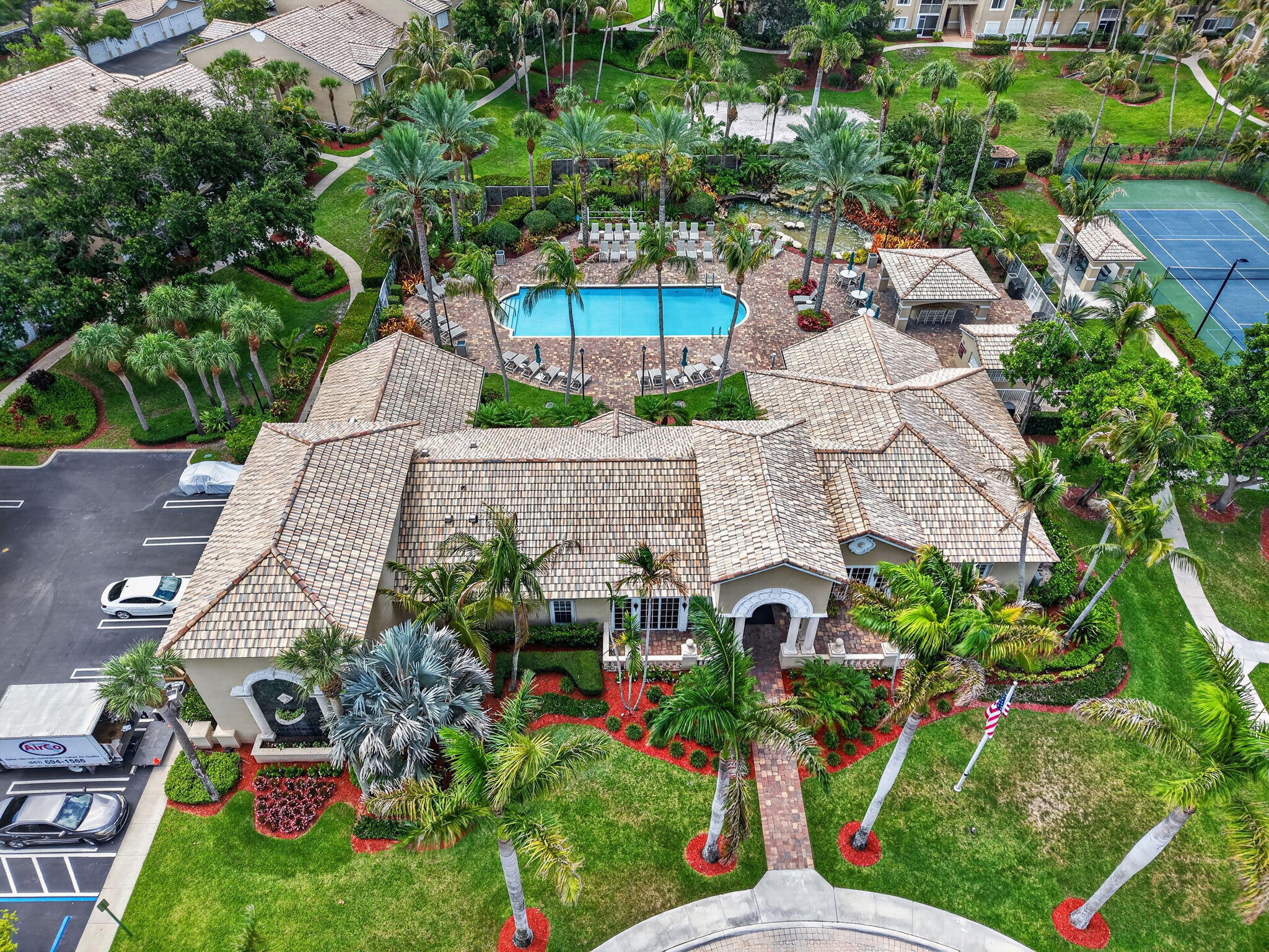 LIGHTHOUSE COVE AT TEQUESTA CONDO - Residential