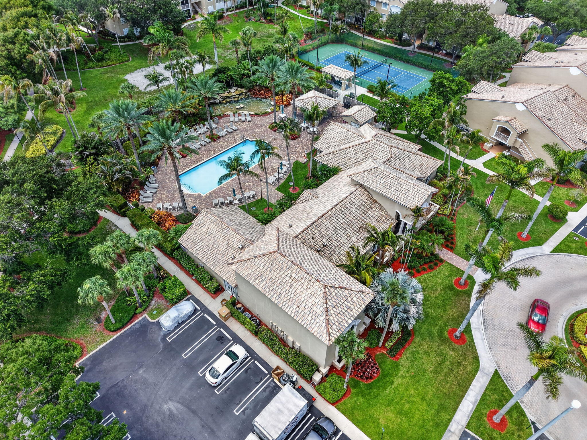 LIGHTHOUSE COVE AT TEQUESTA CONDO - Residential