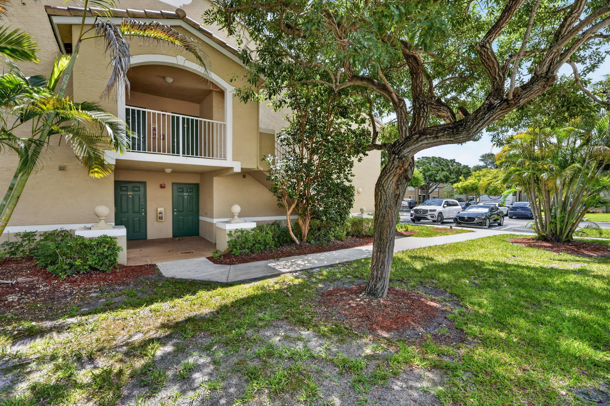 LIGHTHOUSE COVE AT TEQUESTA CONDO - Residential
