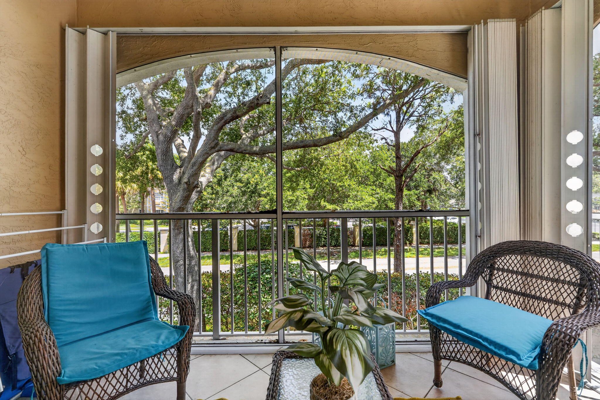 LIGHTHOUSE COVE AT TEQUESTA CONDO - Residential