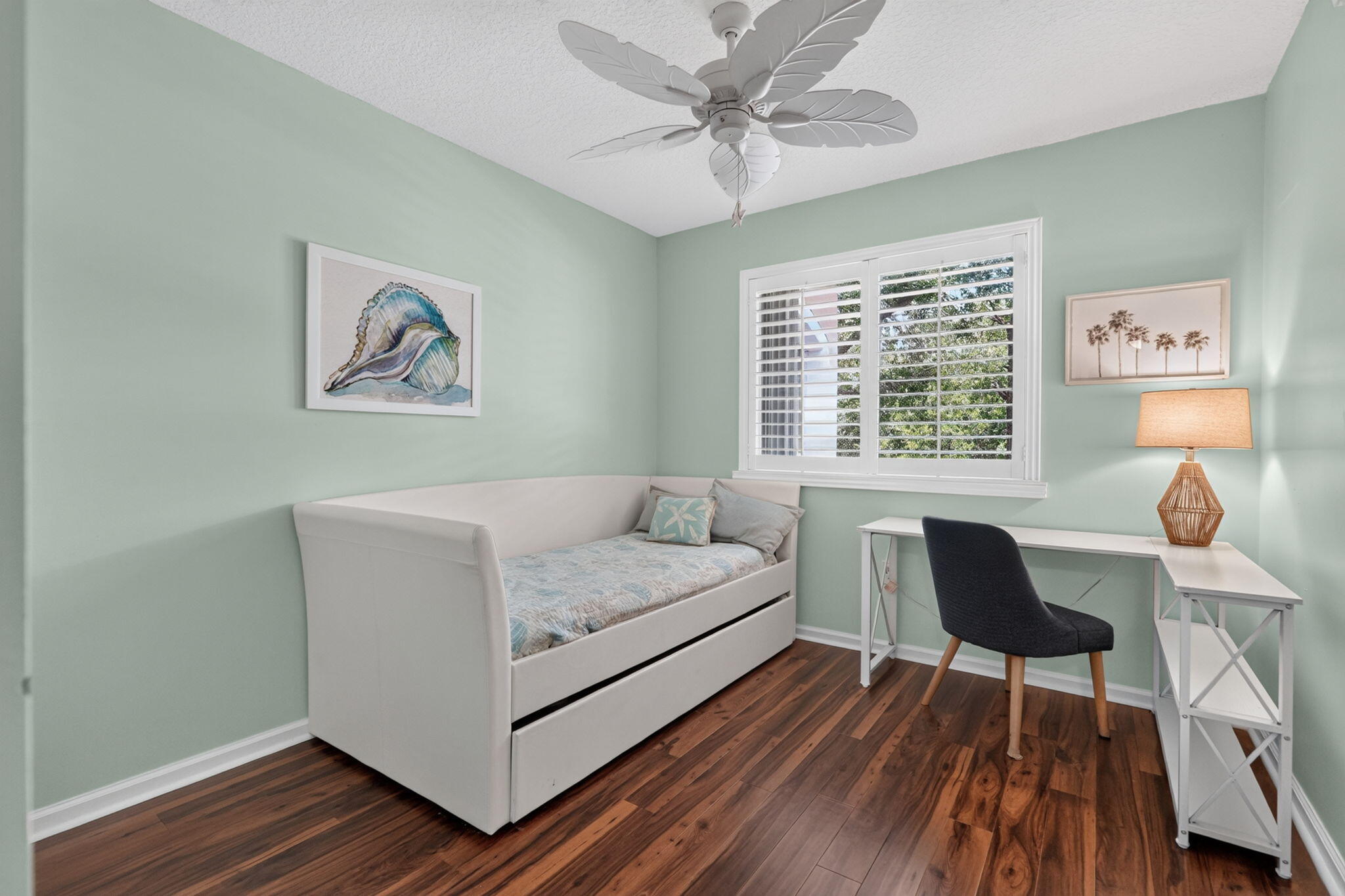 LIGHTHOUSE COVE AT TEQUESTA CONDO - Residential
