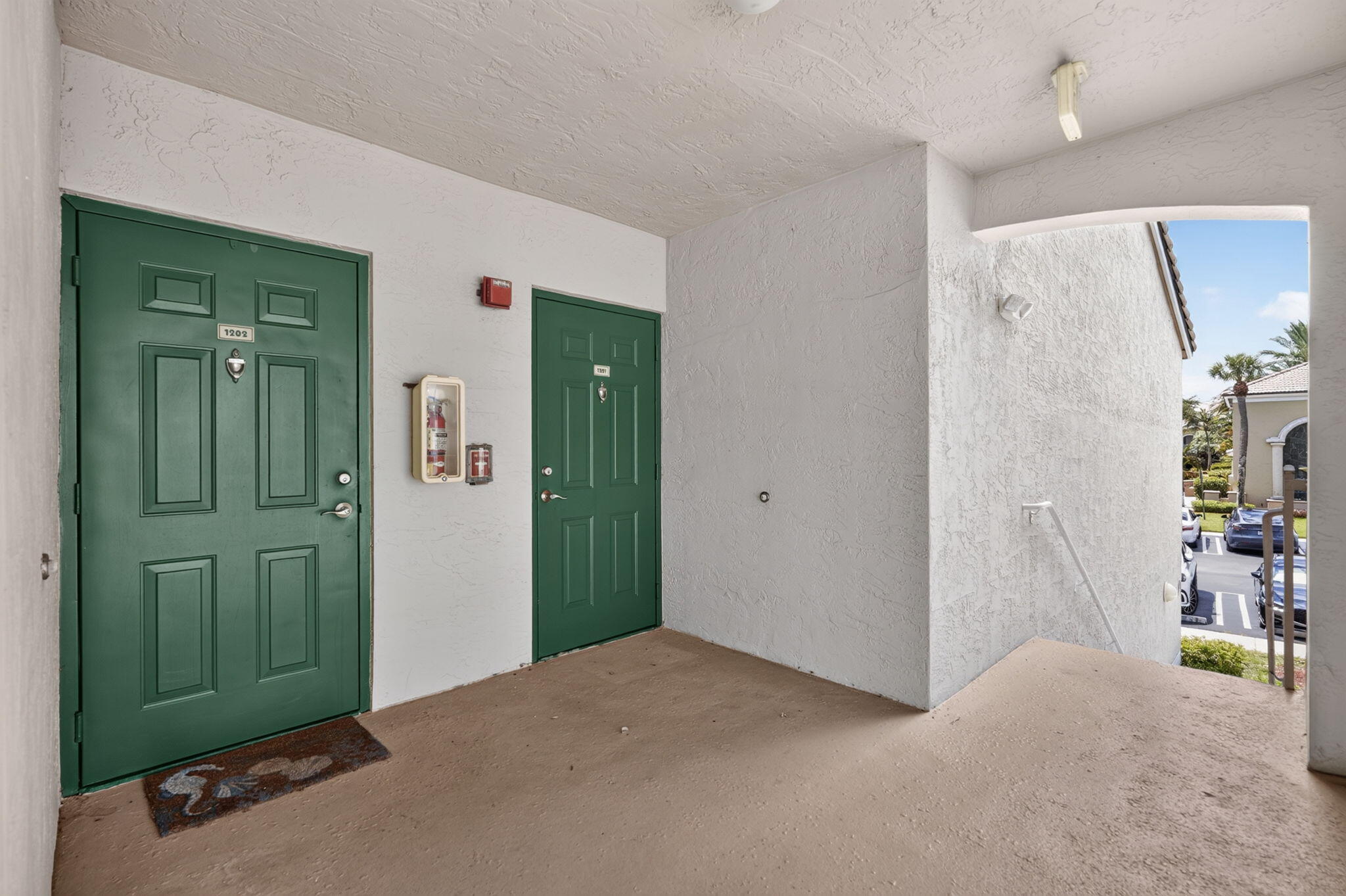 LIGHTHOUSE COVE AT TEQUESTA CONDO - Residential