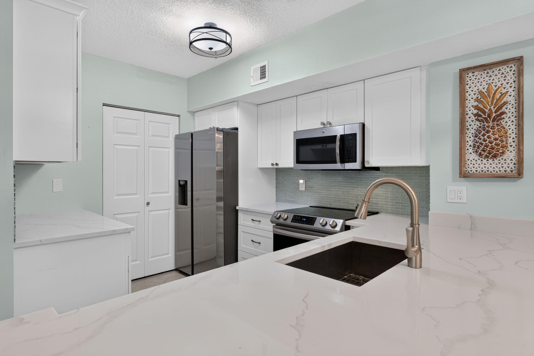 LIGHTHOUSE COVE AT TEQUESTA CONDO - Residential