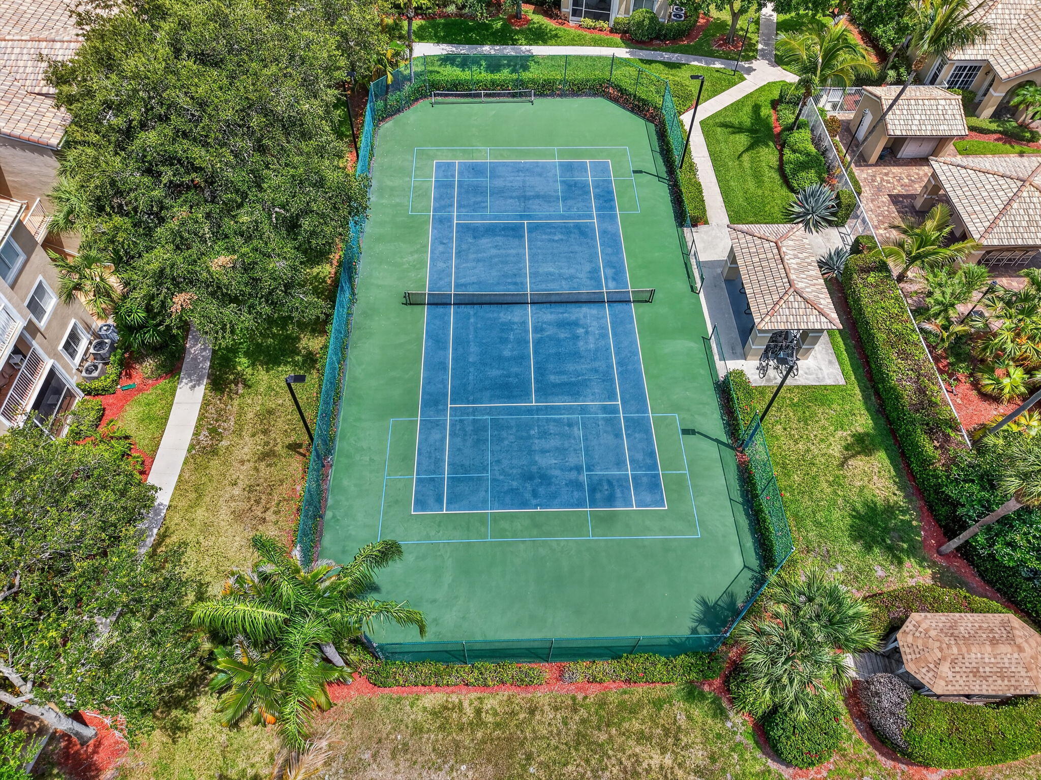 LIGHTHOUSE COVE AT TEQUESTA CONDO - Residential