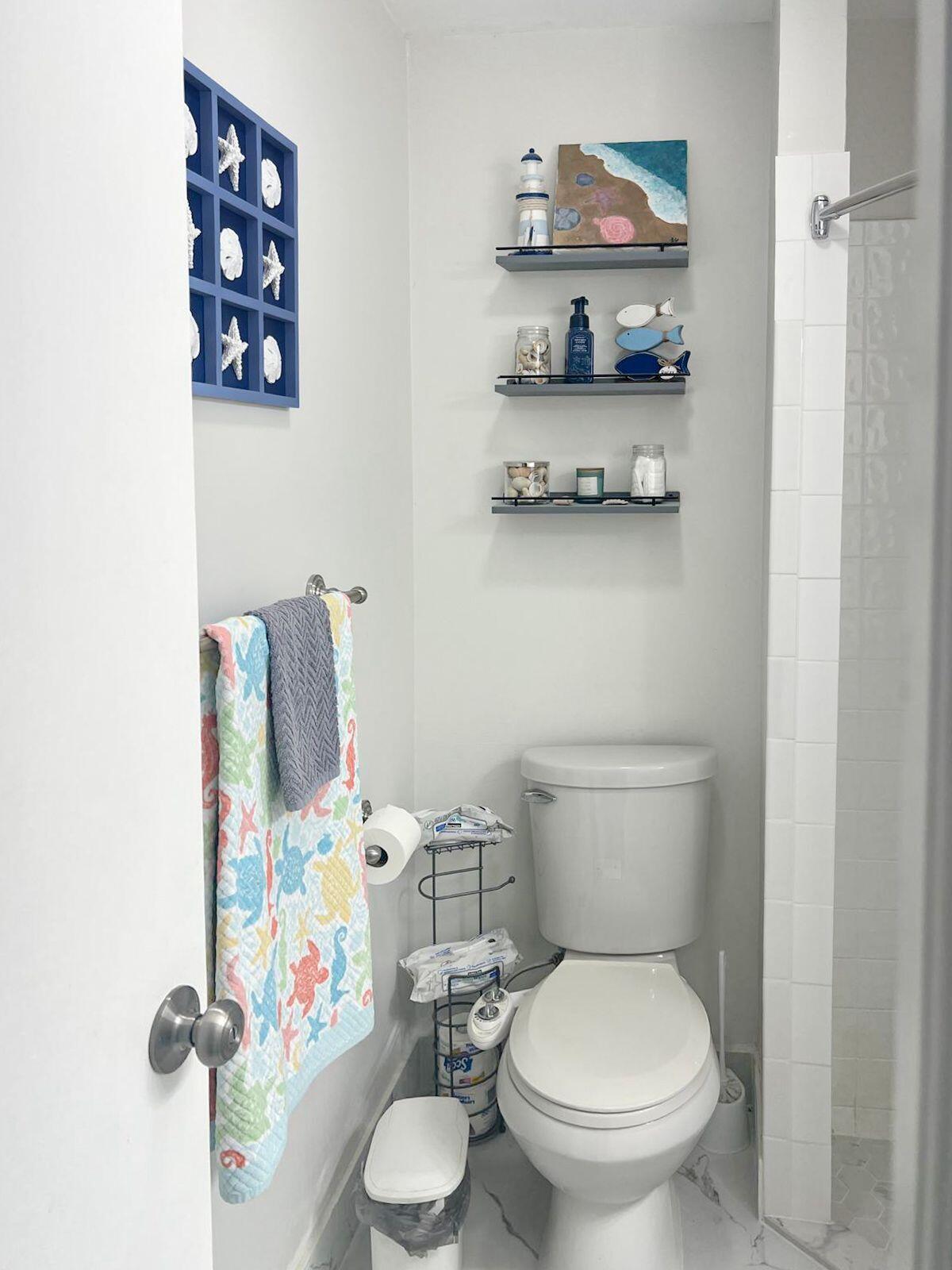 Beautiful and spacious efficiency, rent includes water and electricity. This private unit features a large bedroom with two closets, a private bathroom, a cozy sitting area and a dedicated kitchenette area for food preparation. Perfect for anyone seeking comfort, privacy, and unbeatable proximity to everyday stores and main roads.