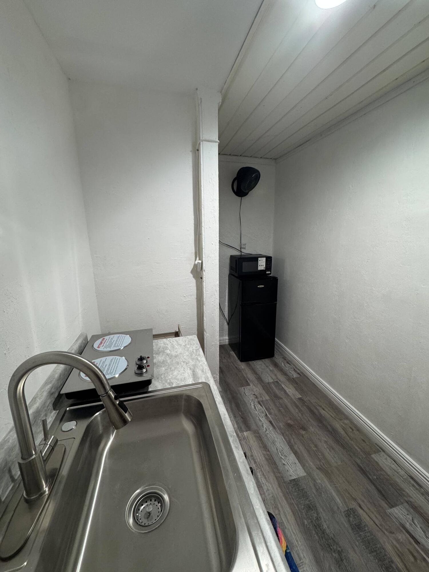 COUNTERPOINT ESTATES 3 - Residential Lease