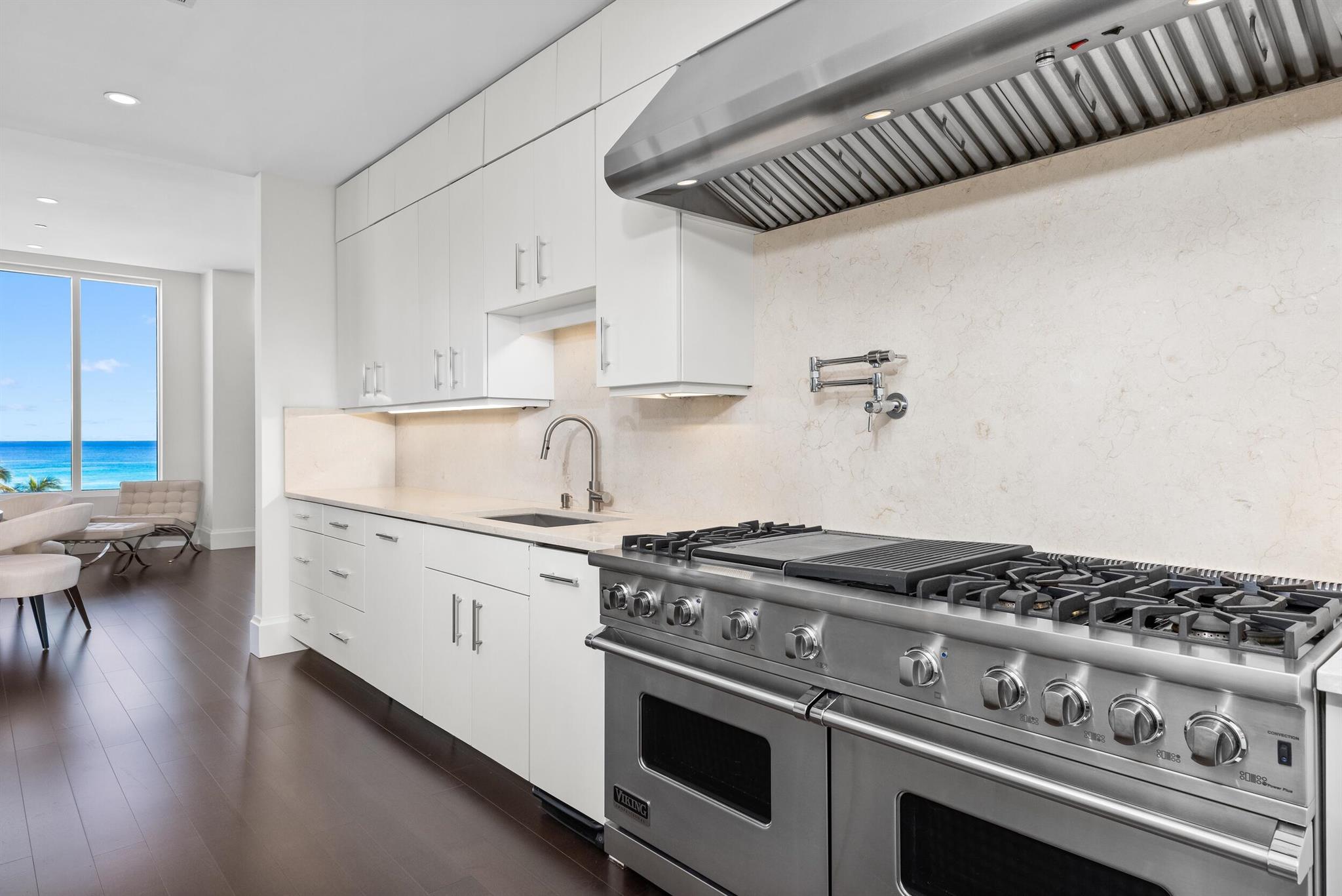 BELLARIA CONDO - Residential