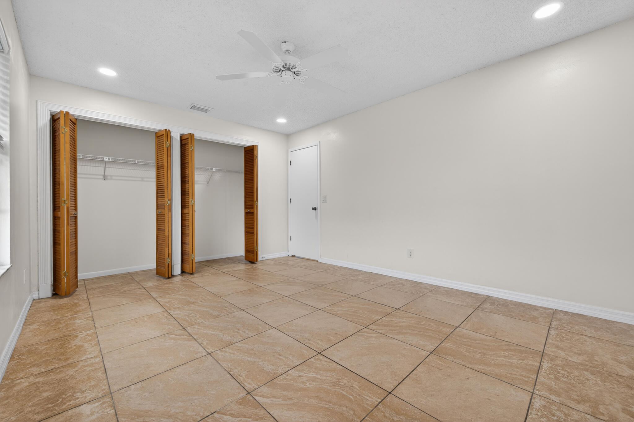 WHISPERING PINES - Residential