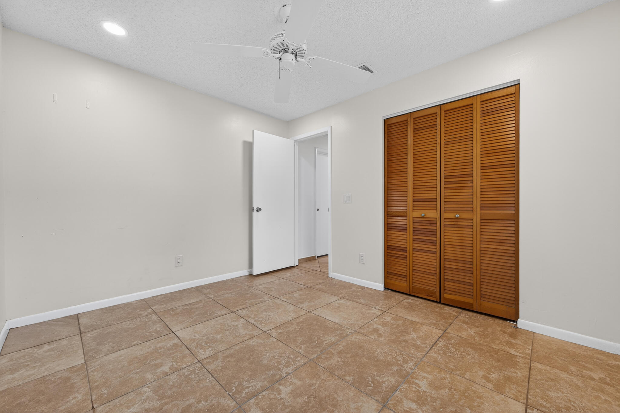WHISPERING PINES - Residential