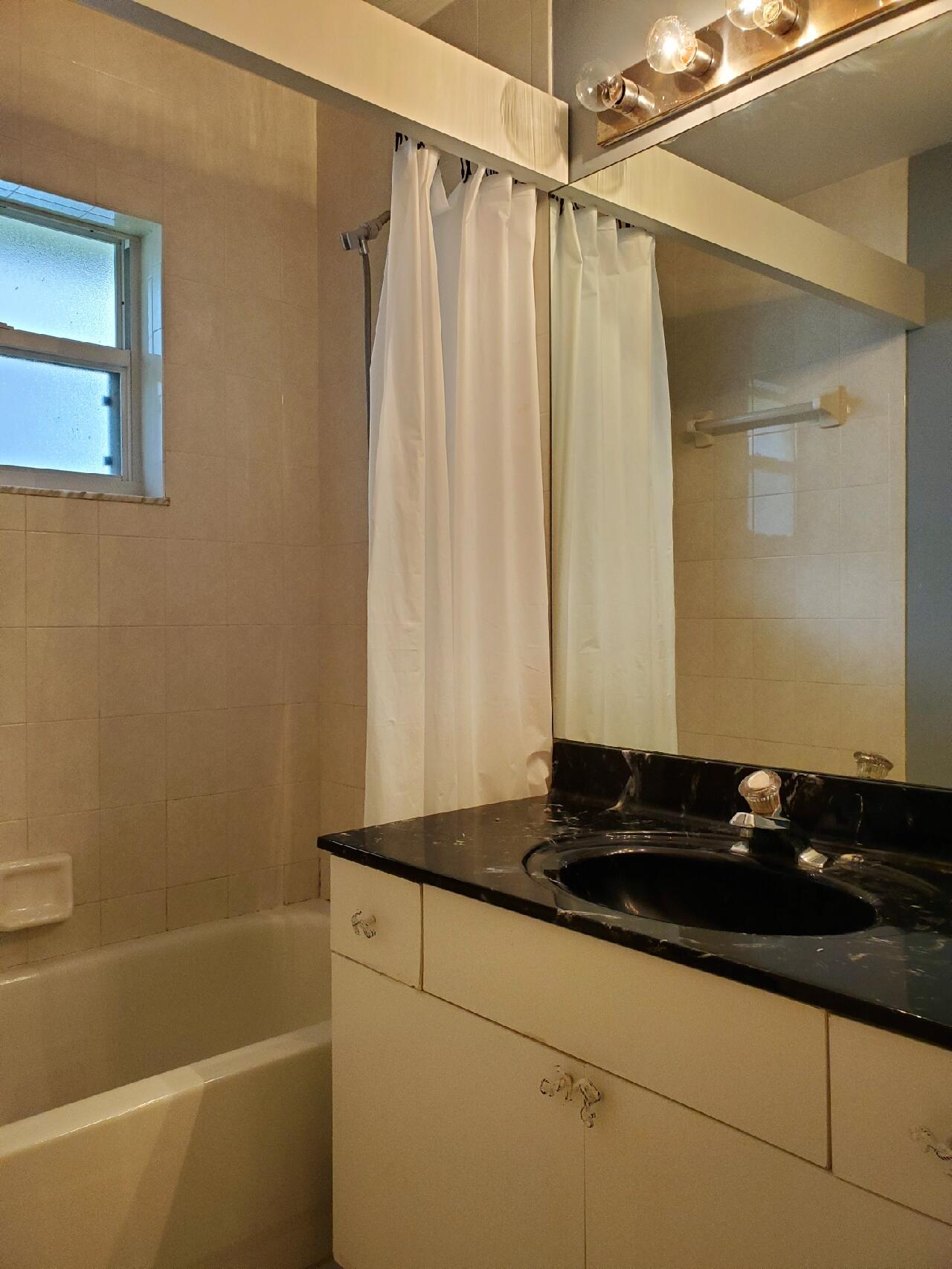 NORTH PALM BEACH HEIGHTS - Residential Lease