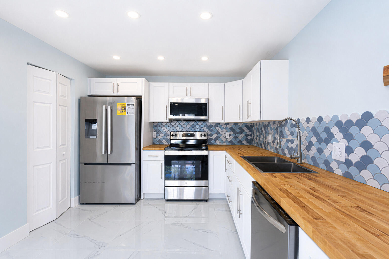 PINE RIDGE SOUTH III COND - Residential