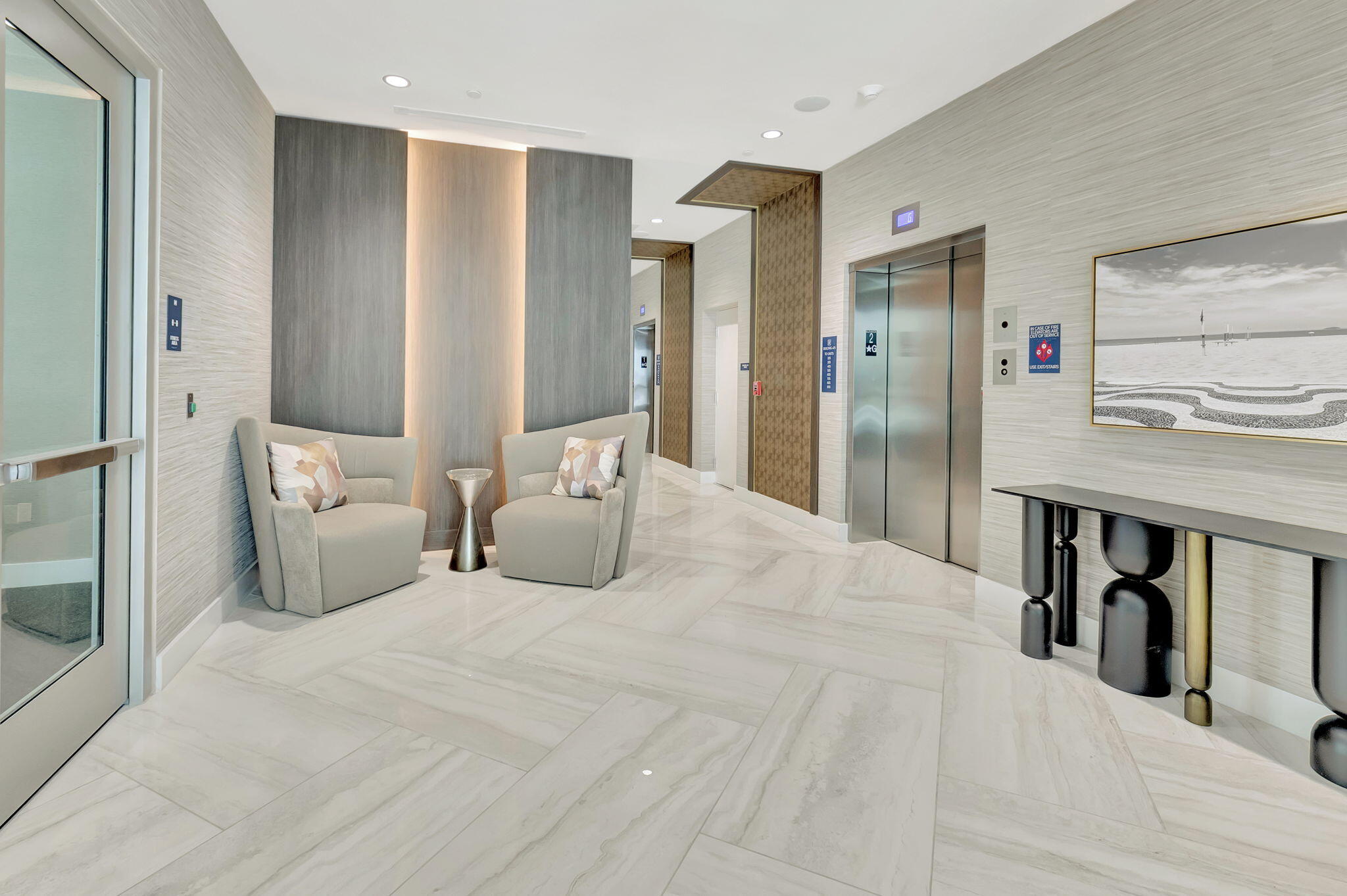 ROYAL PALM RESIDENCES - Residential