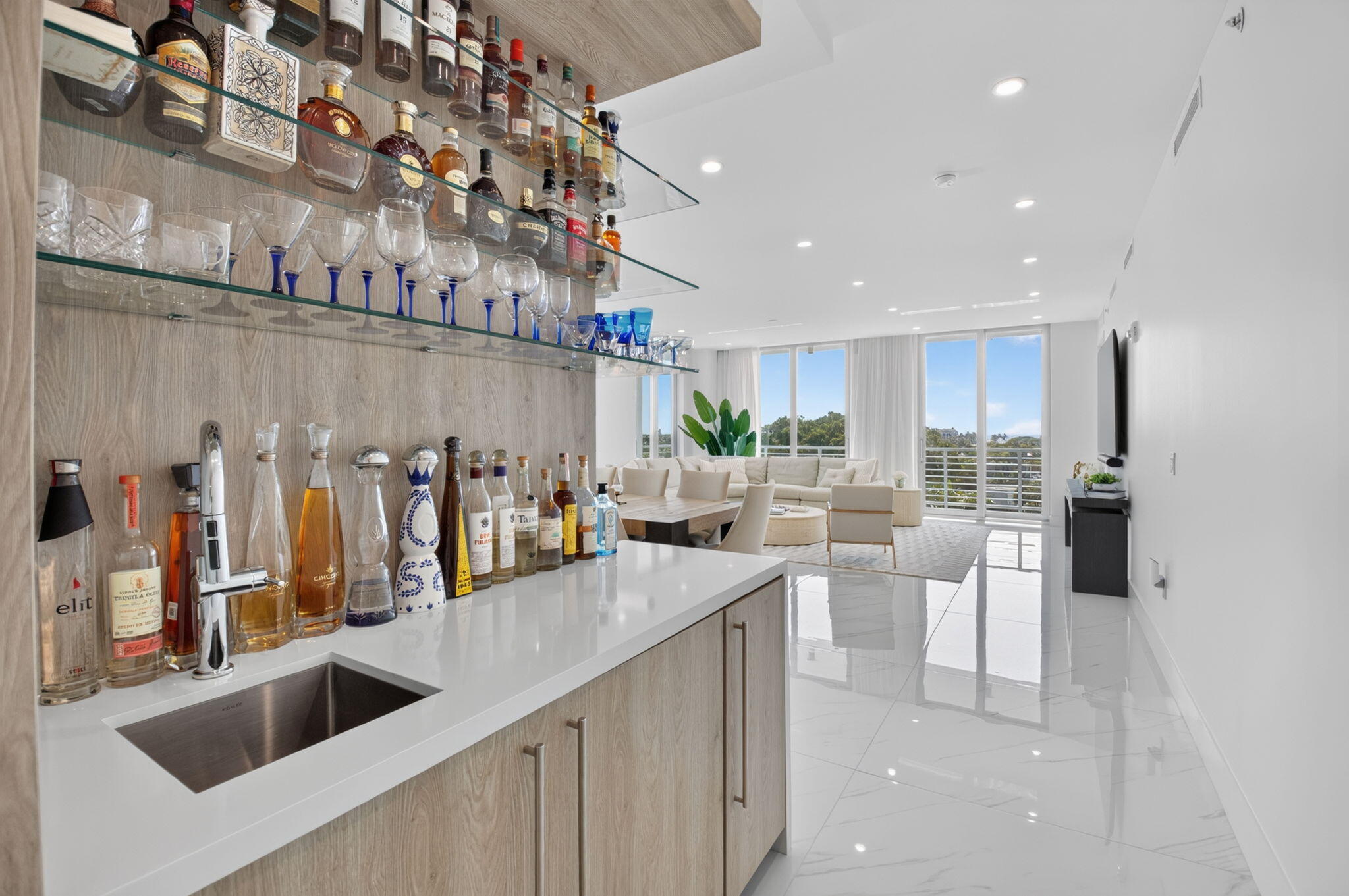 ROYAL PALM RESIDENCES - Residential