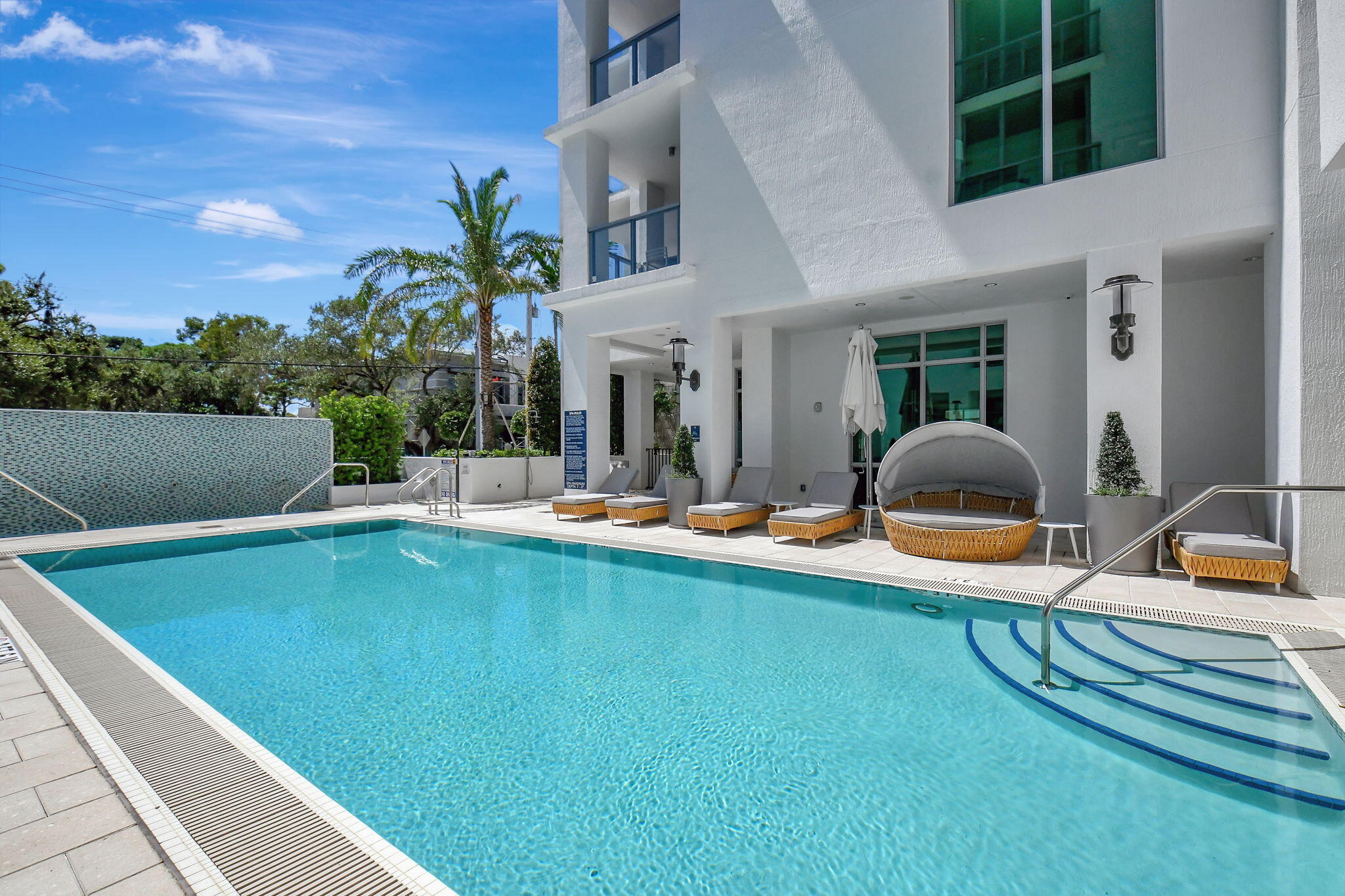 ROYAL PALM RESIDENCES - Residential