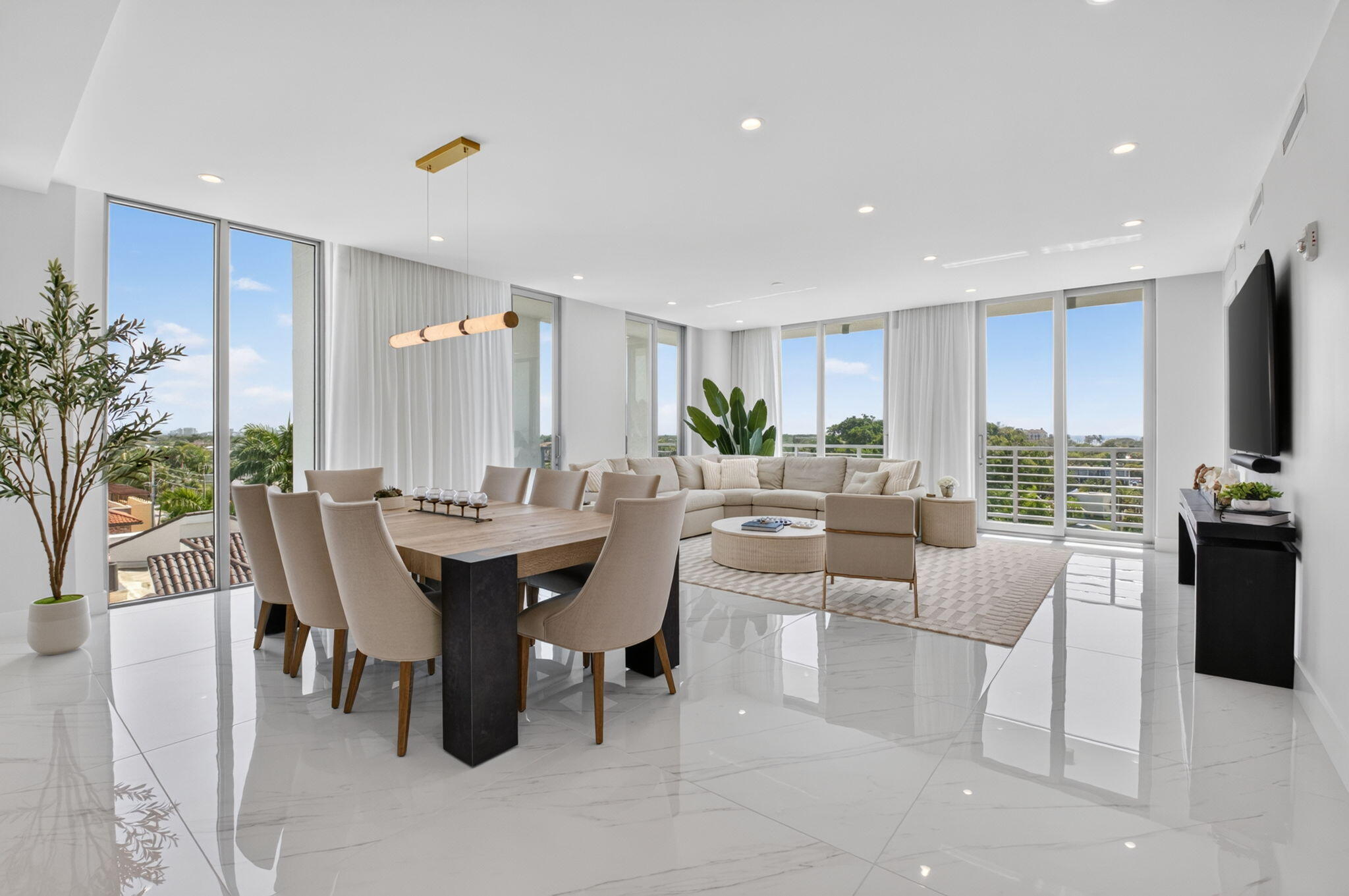ROYAL PALM RESIDENCES - Residential