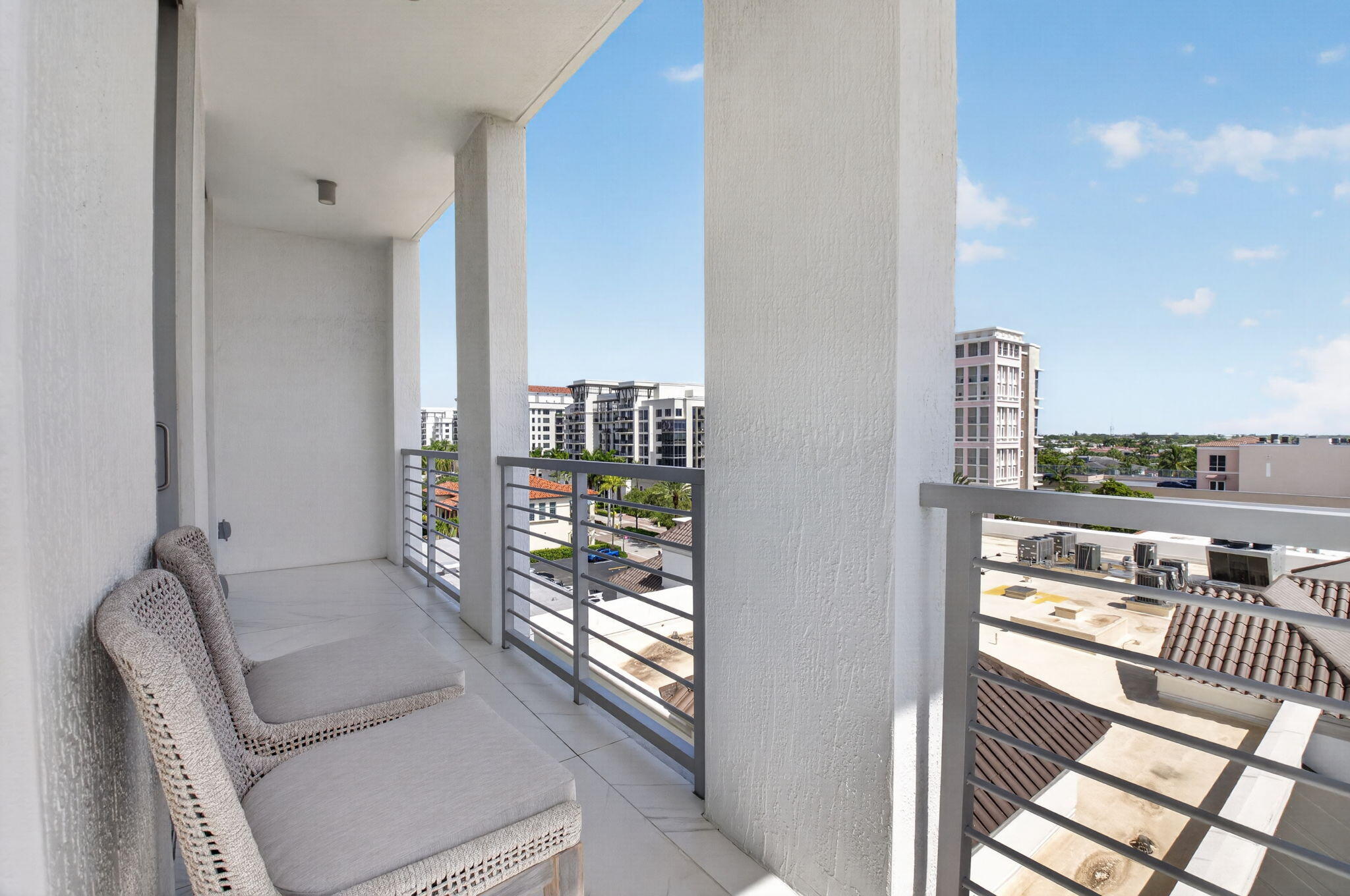 ROYAL PALM RESIDENCES - Residential
