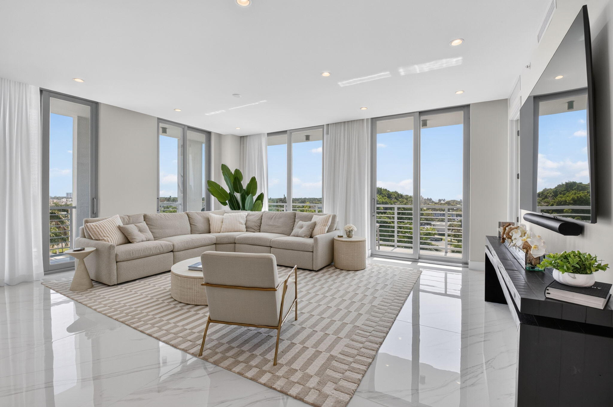 ROYAL PALM RESIDENCES - Residential