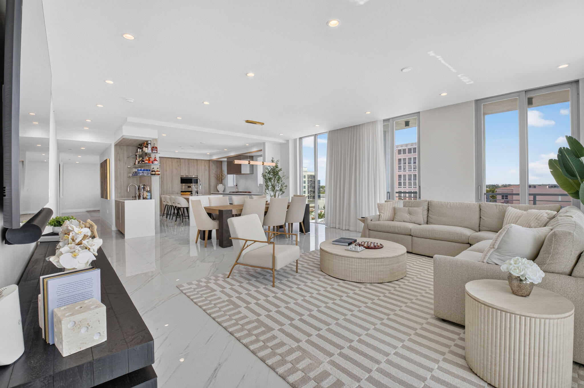 ROYAL PALM RESIDENCES - Residential