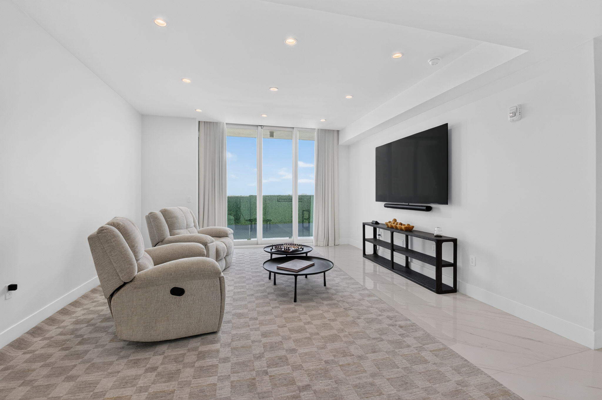 ROYAL PALM RESIDENCES - Residential