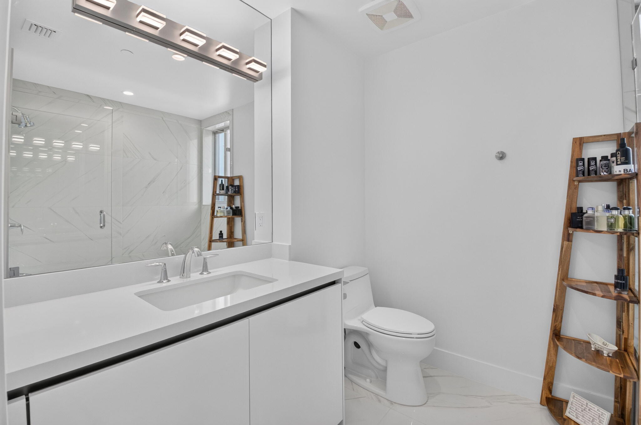 ROYAL PALM RESIDENCES - Residential