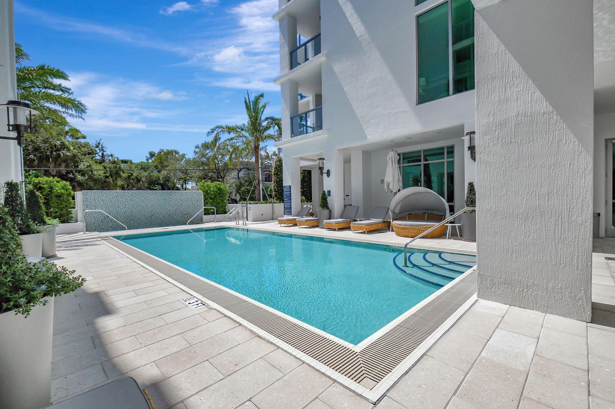 ROYAL PALM RESIDENCES - Residential