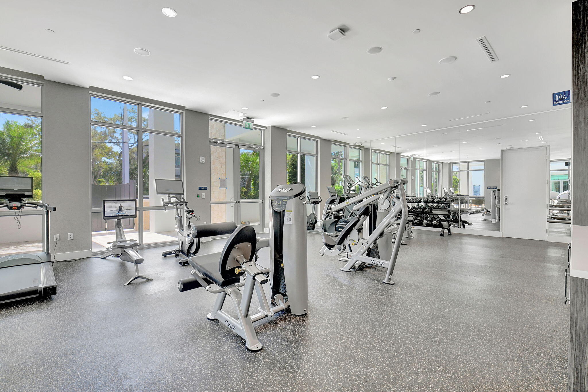 ROYAL PALM RESIDENCES - Residential