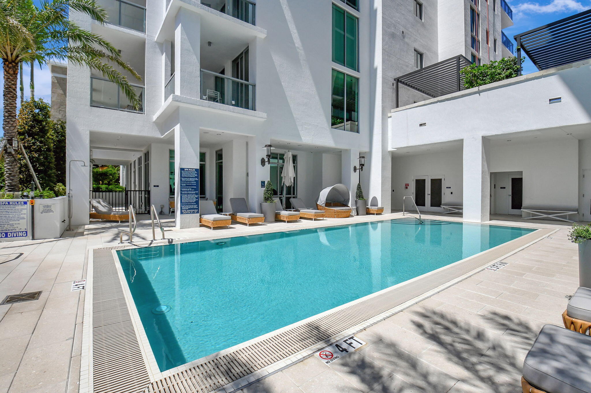 ROYAL PALM RESIDENCES - Residential