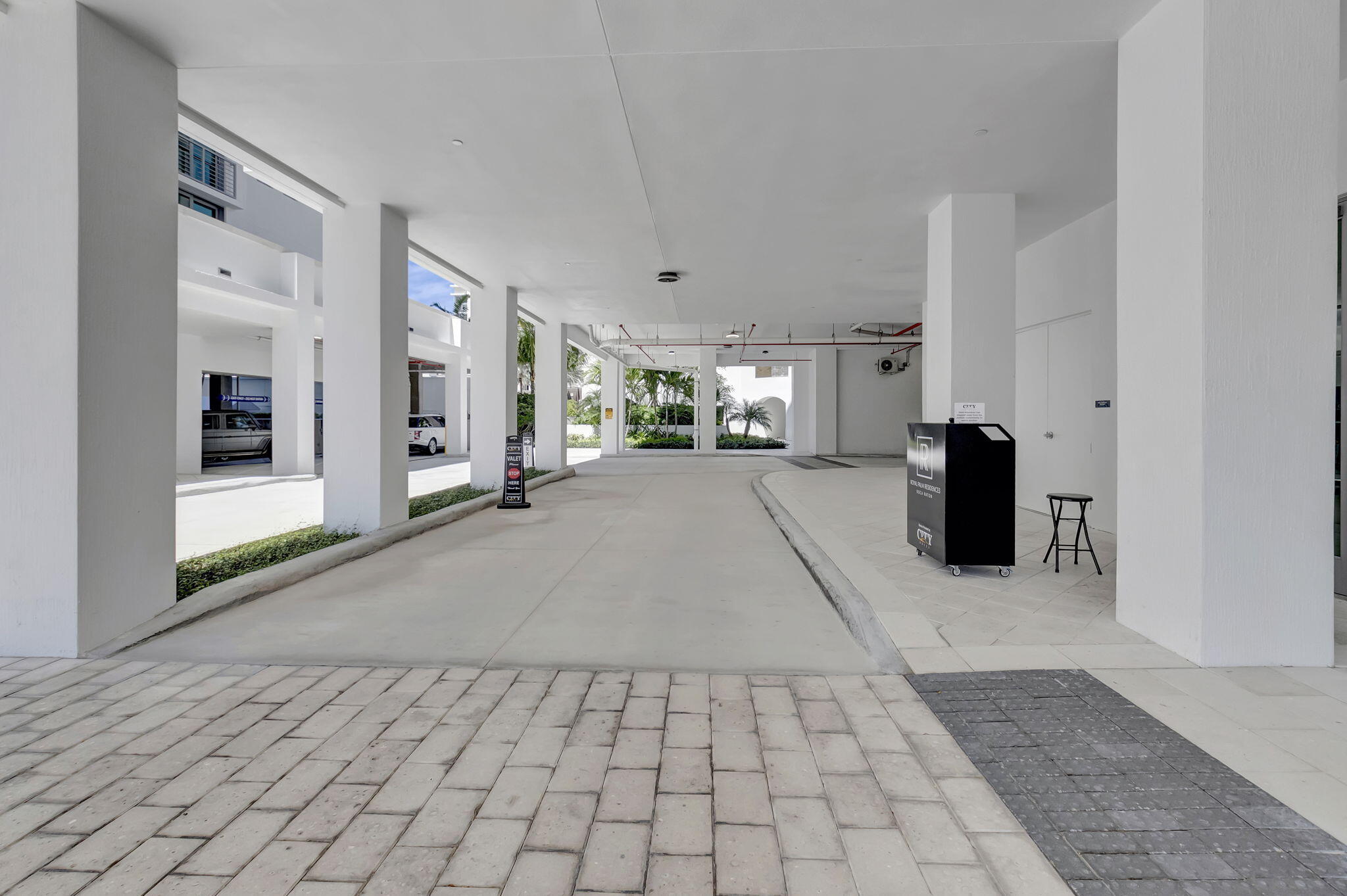ROYAL PALM RESIDENCES - Residential