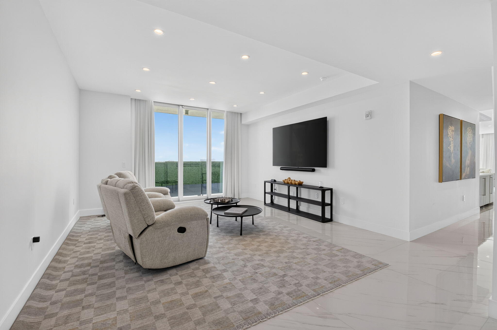 ROYAL PALM RESIDENCES - Residential
