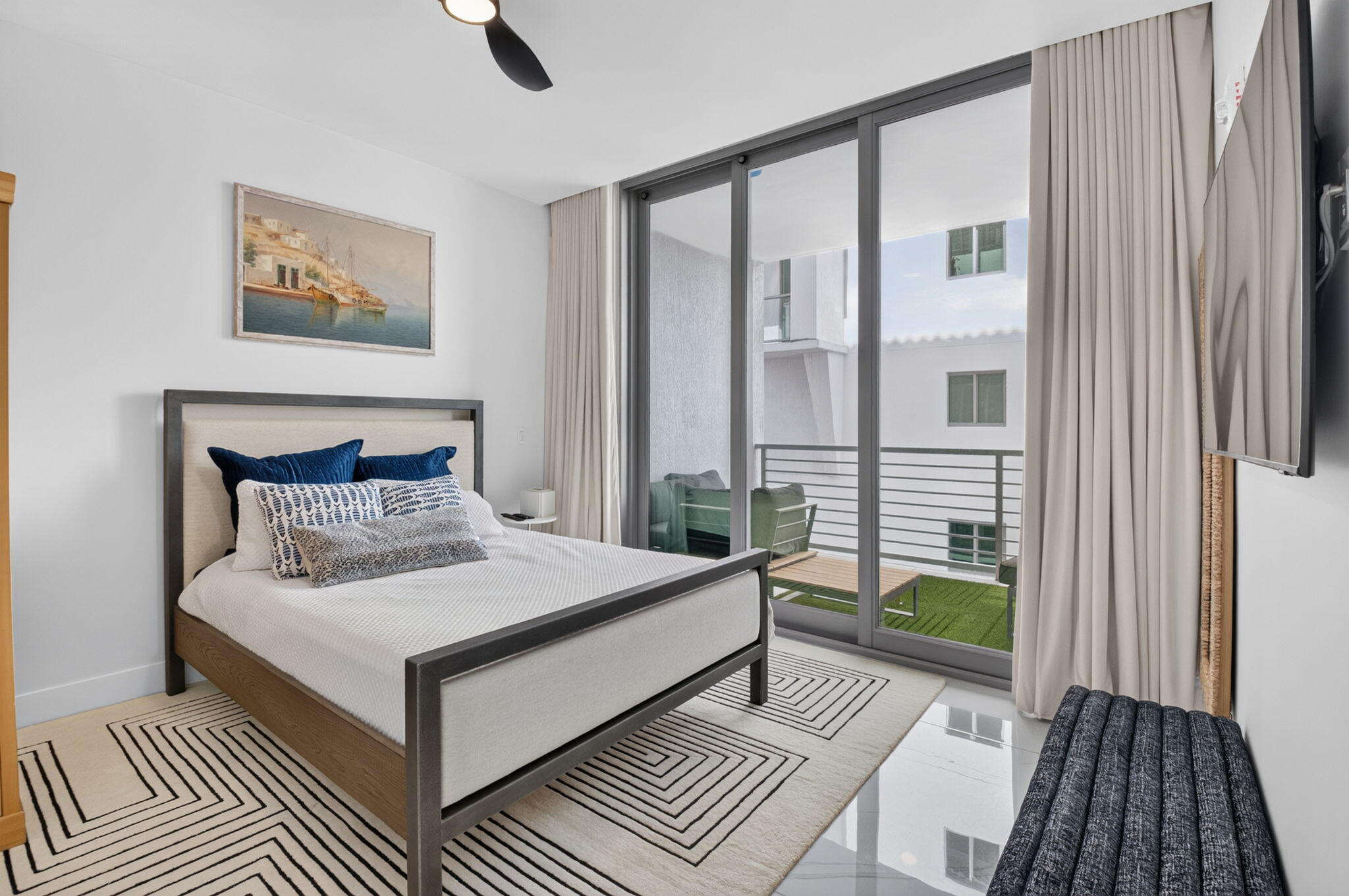 ROYAL PALM RESIDENCES - Residential