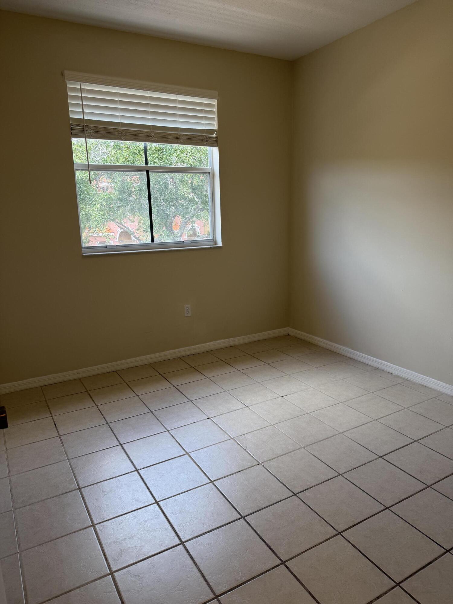 HAMPTON ISLES CONDO - Residential Lease
