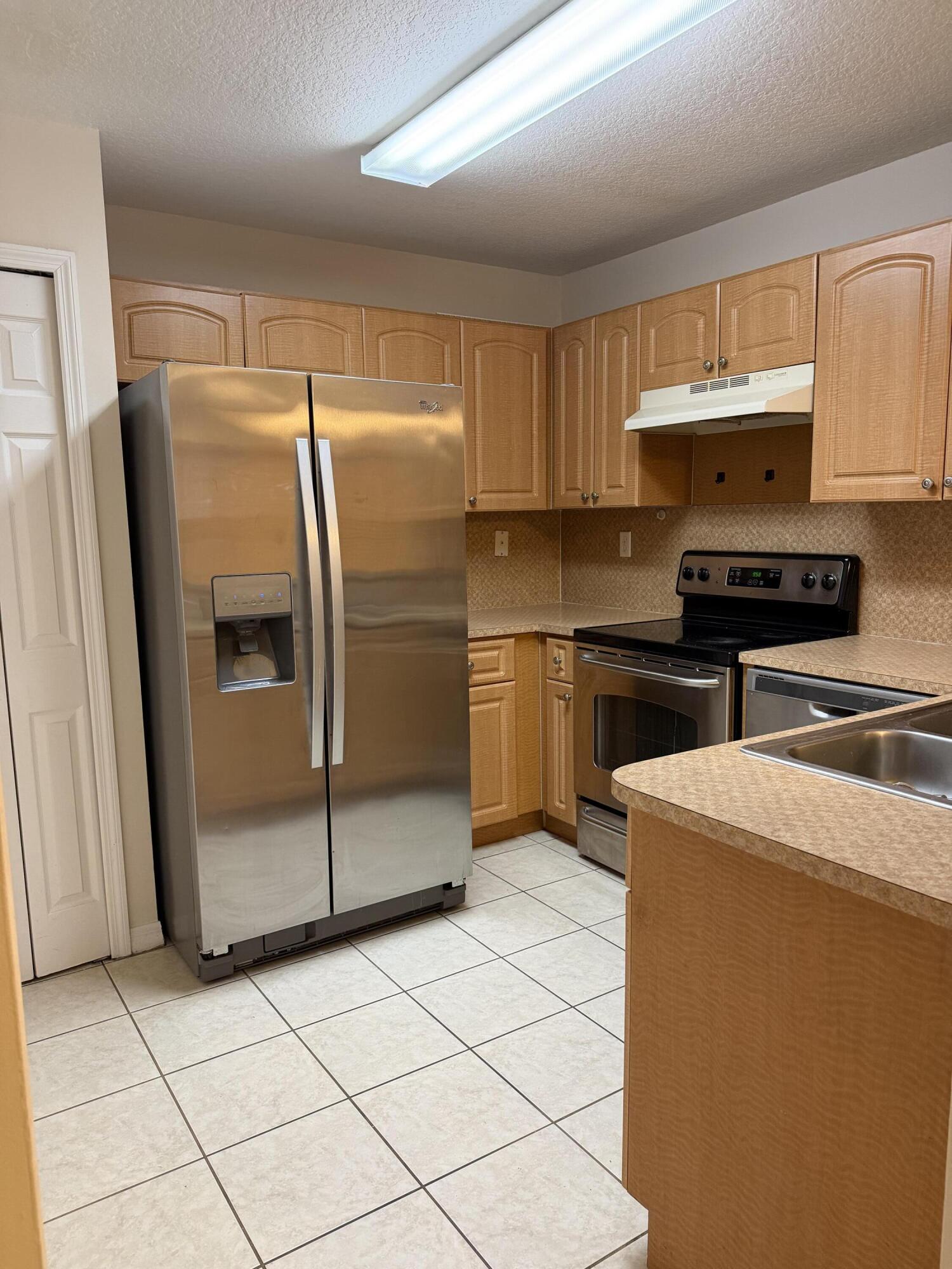 HAMPTON ISLES CONDO - Residential Lease