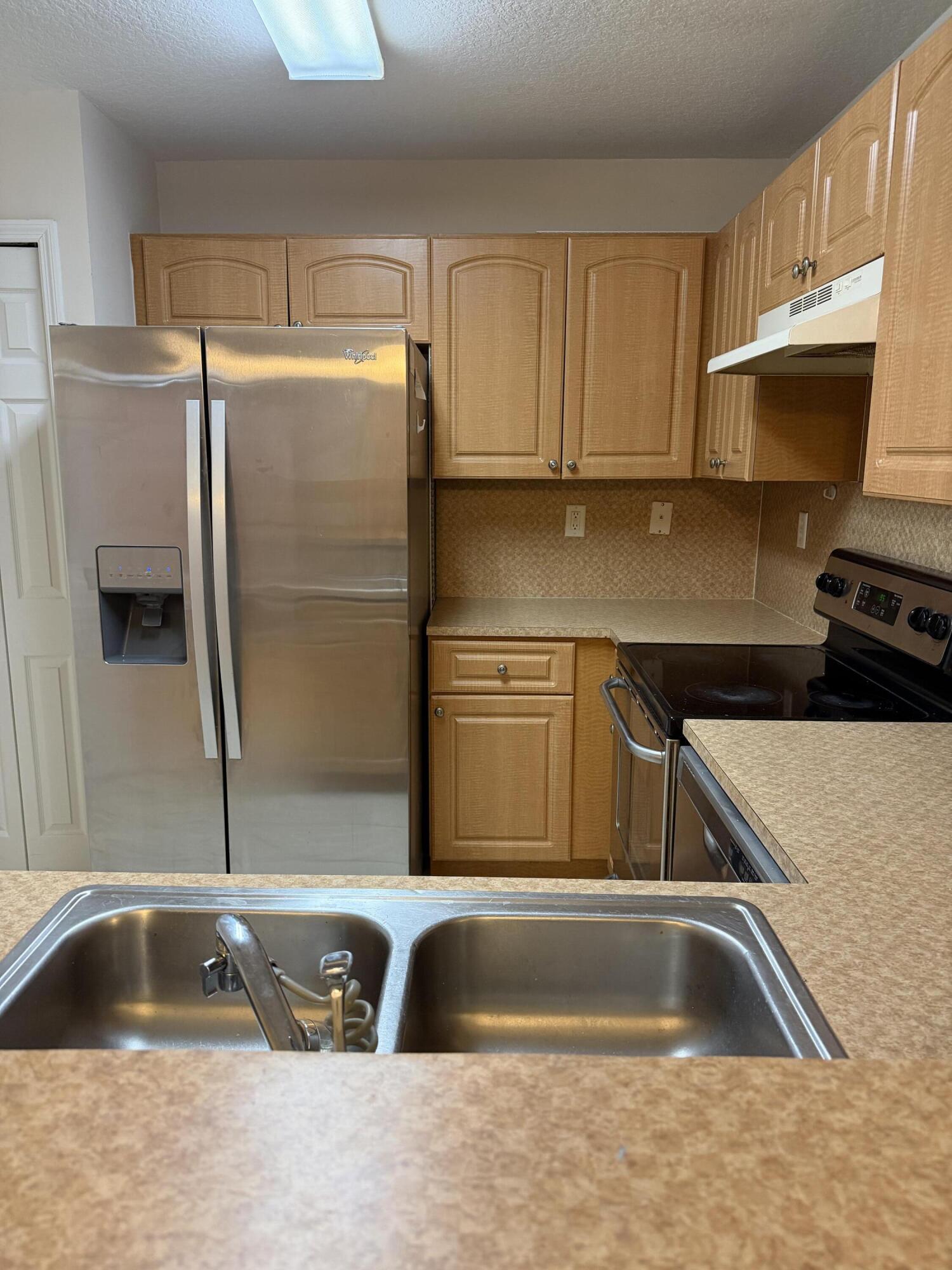 HAMPTON ISLES CONDO - Residential Lease