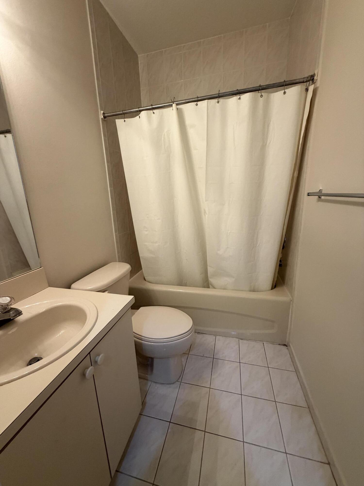 HAMPTON ISLES CONDO - Residential Lease