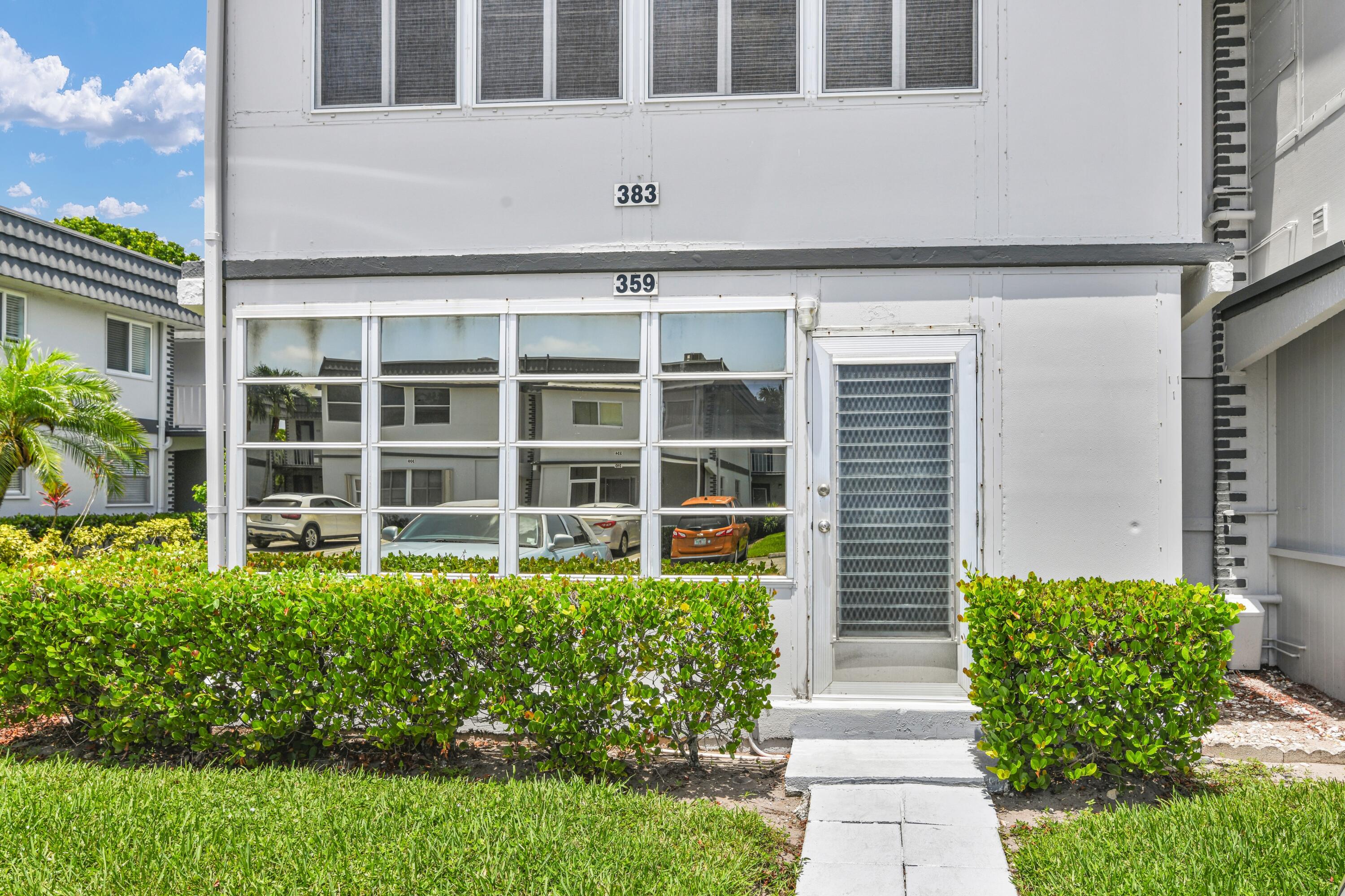 KINGS POINT SAXONY CONDOS - Residential