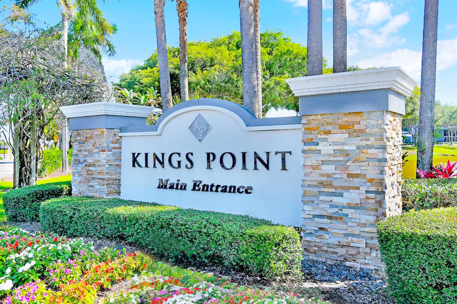 KINGS POINT SAXONY CONDOS - Residential