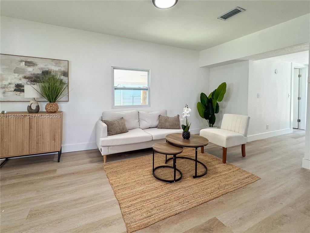 OAKLAND PARK SECOND ADD - Residential Lease
