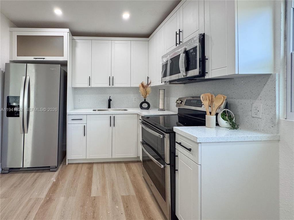 OAKLAND PARK SECOND ADD - Residential Lease