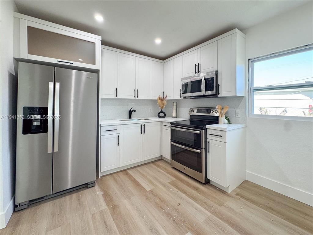 OAKLAND PARK SECOND ADD - Residential Lease